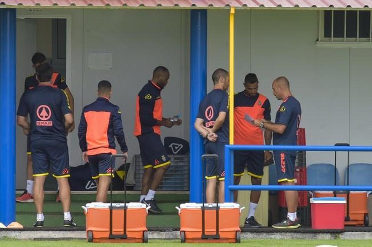 Entrenamiento de la UD Las Palmas, con el nuevo ... Entrenamiento de la UD Las Palmas, con el nuevo ...