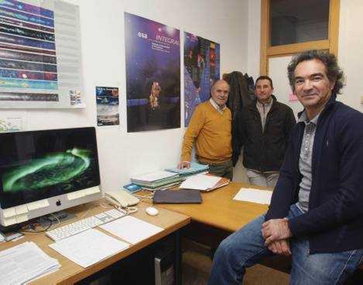 Los alicantinos José Miguel Torrejón, José Joaquín Rodes y Guillem Bernabéu, en la UA.