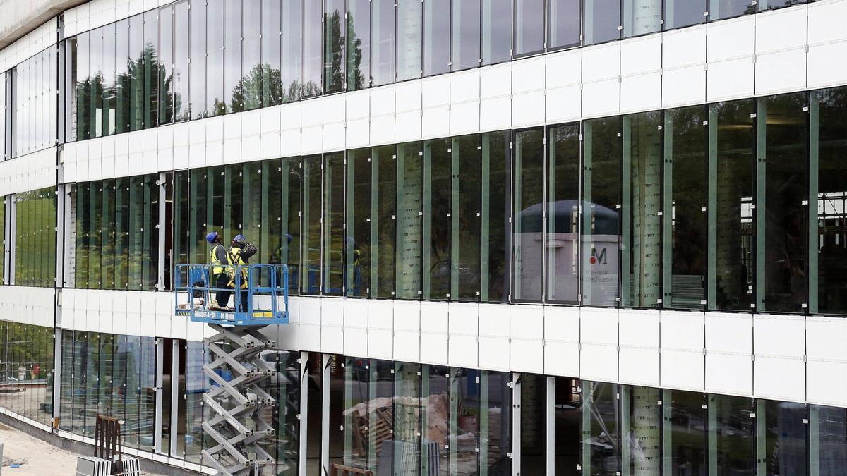 El nuevo edificio construido al lado de San Caetano para ampliar las instalaciones de la Xunta, en Santiago.