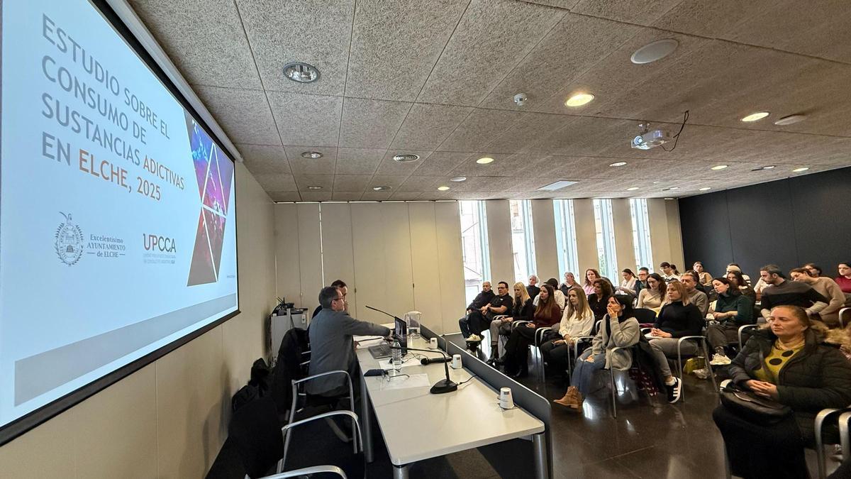 Un momento de la jornada de la UPPCA en la que se ha presentado el estudio sobre consumo de sustancias adictivas