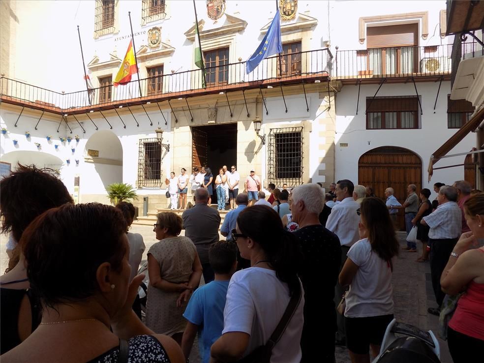 FOTOS: Minutos de silencio. Córdoba con Barcelona.