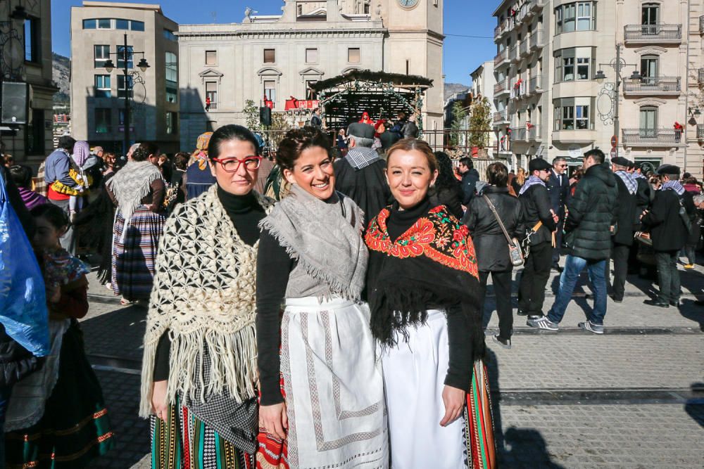 «Les Pastoretes» adoran al Niño en Alcoy