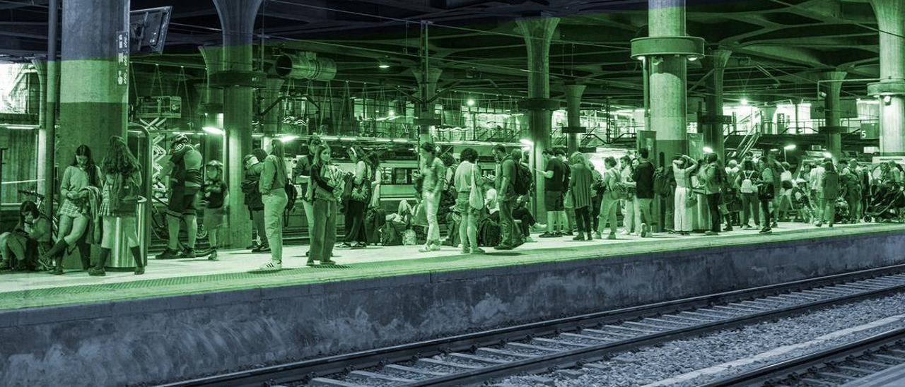 Andenes atestados. Los andenes de la estación de Oviedo son estrechos y están parcialmente ocupados por grandes columnas, lo que provoca ya en la actualidad frecuentes atascos.