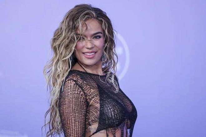 Karol G anuncia nuevo disco 'No me arrepiento de sentir tanto' y su inminente fecha de lanzamiento