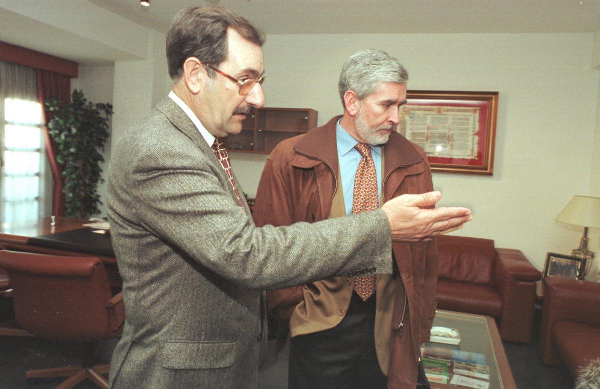 Montes Tallón con el entonces presidente de la Generalitat, Joan Lerma.