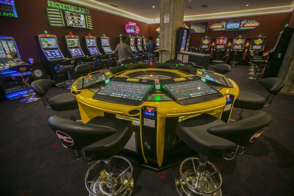 Una reforma legal elimina la distancia mínima entre institutos y salones de juego.