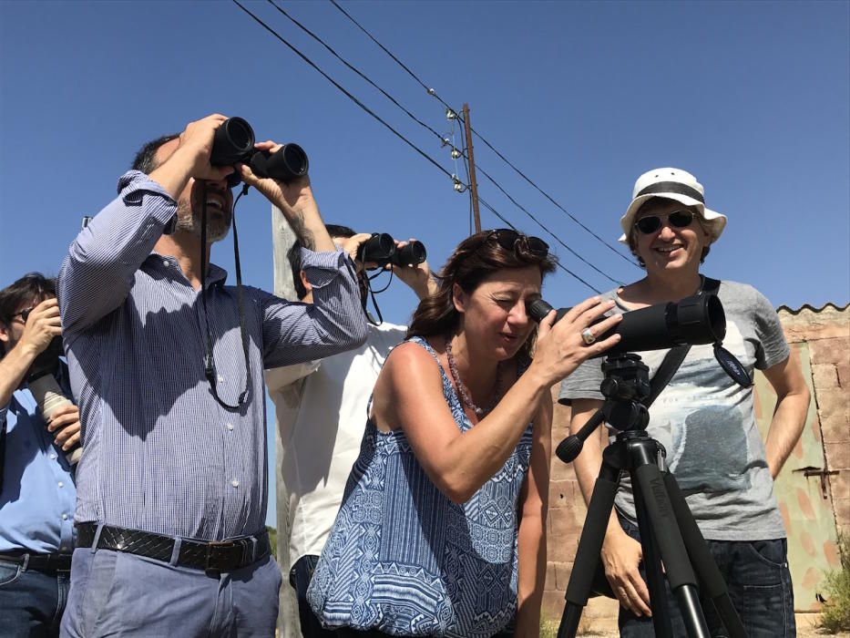 La presidenta Francina Armengol y el conseller Vicenç Vidal visitan el nuevo parque natural de es Trenc