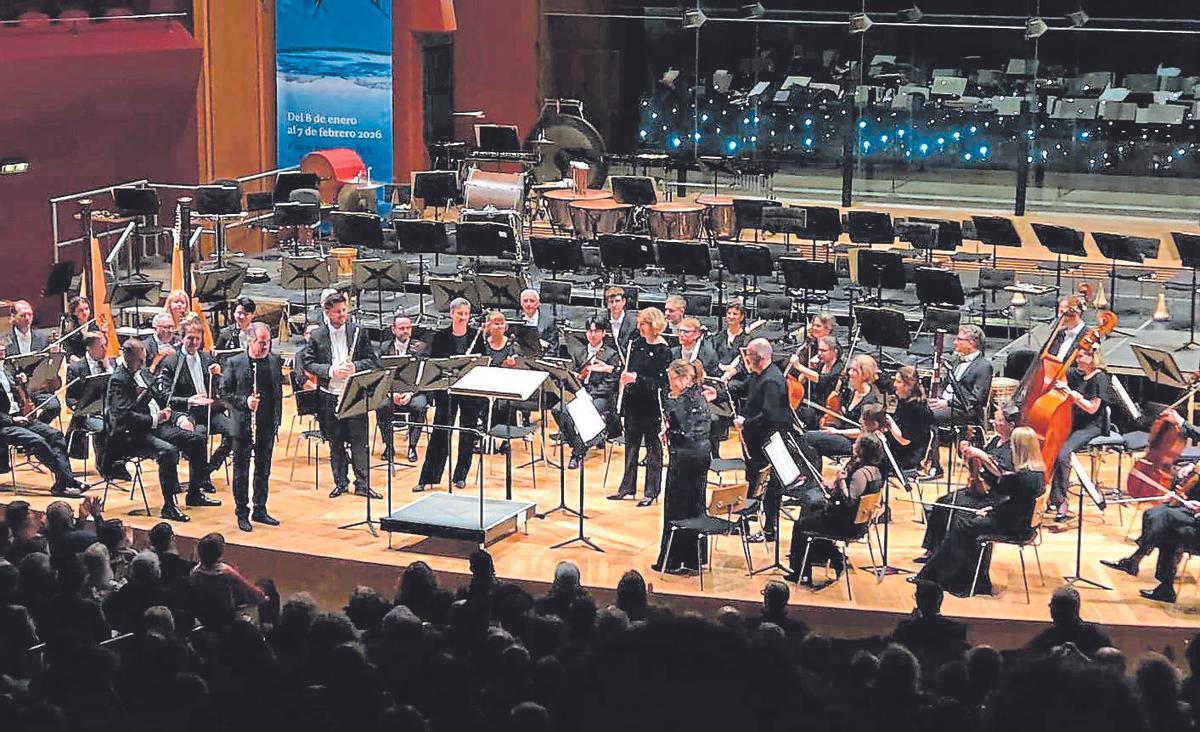 Instante durante la representación ayer en el Auditorio Alfredo Kraus.