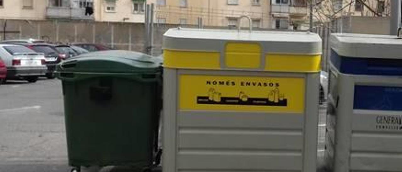 Xixona renueva todos los contenedores de basura y reorganiza su ubicación
