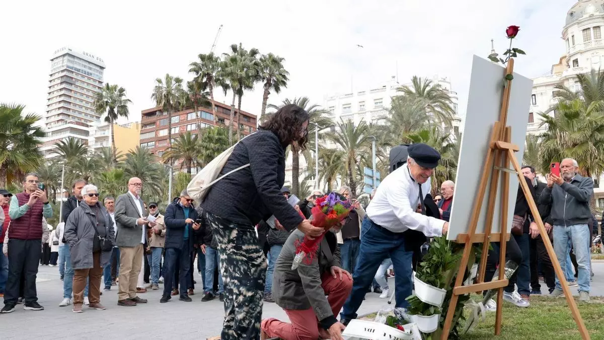 Alicante recupera la procesión cívica de los Mártires de la Libertad 88 años después: "Estáis haciendo historia"
