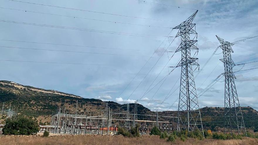 Los socialistas castellonenses apuestan por proyectos racionales para el transporte de la distribución de la energía en la provincia.