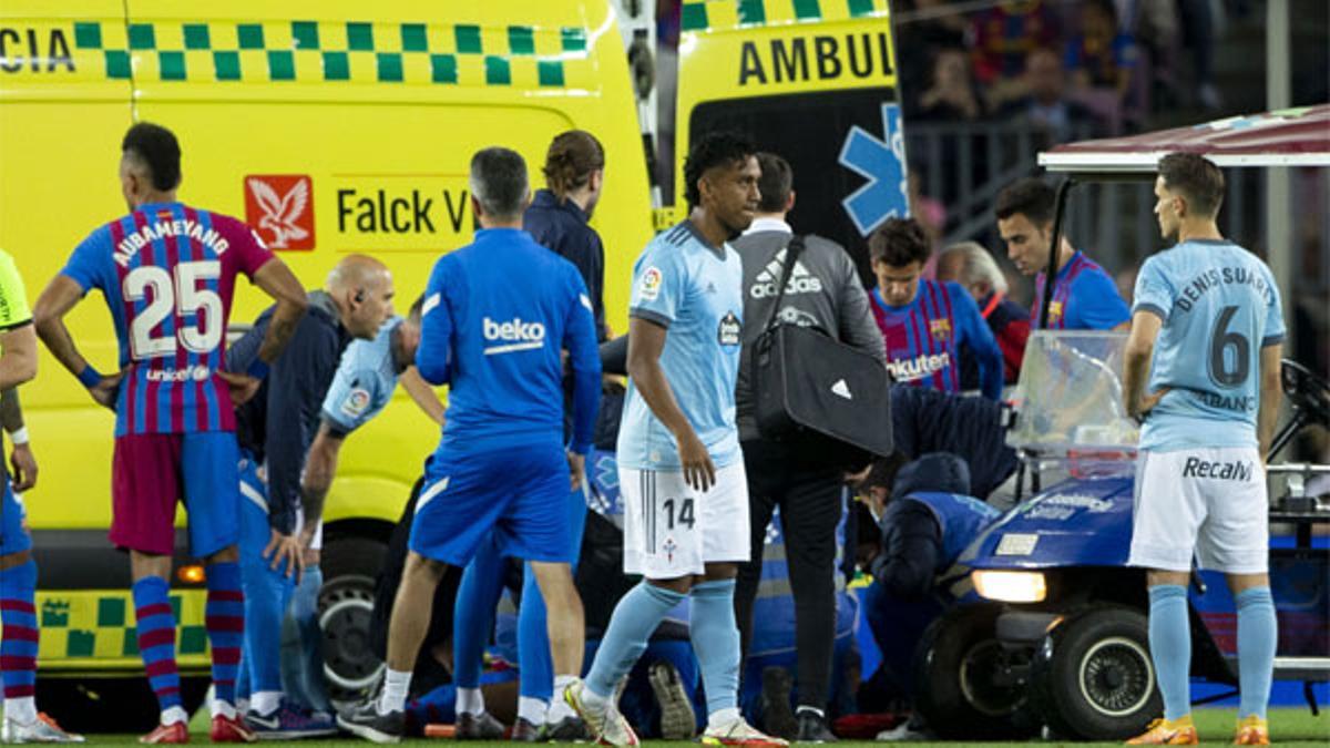 Ronald Araujo dio el susto en el pasado Barça-Celta y fue evacuado en ambulancia