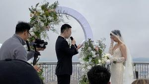 Una pareja china se casa en el Tibidabo con 60 desconocidos como invitados