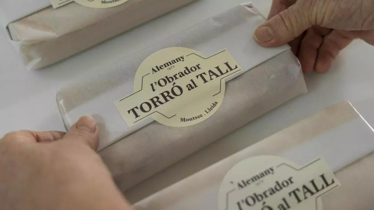 Alemany consolida su método tradicional de la venta al corte e incorpora la variedad de turrón duro para la campaña de Navidad