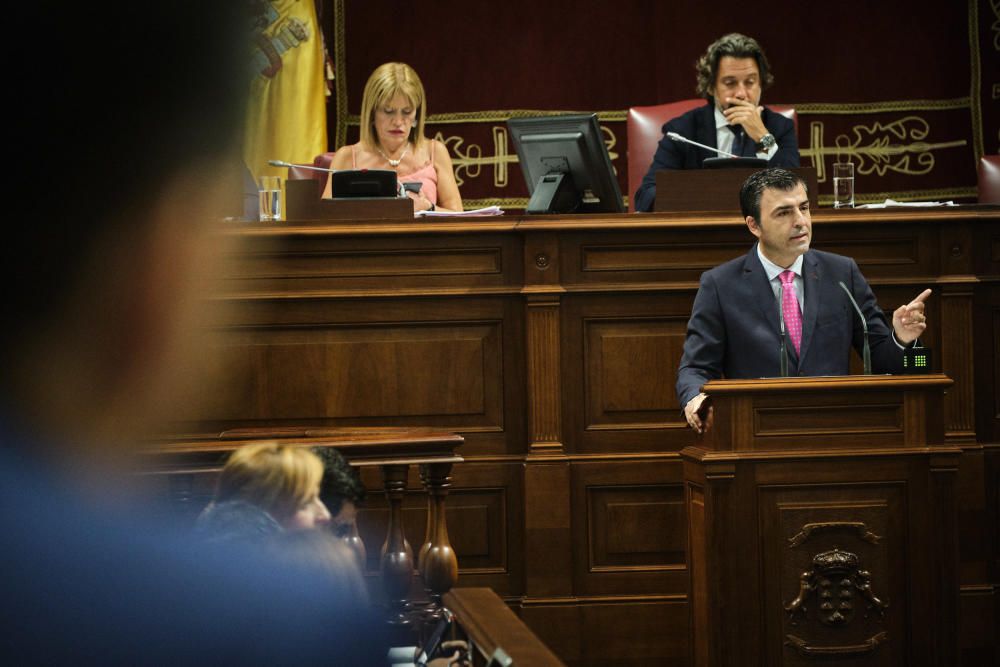 Primer pleno de la legislatura canaria