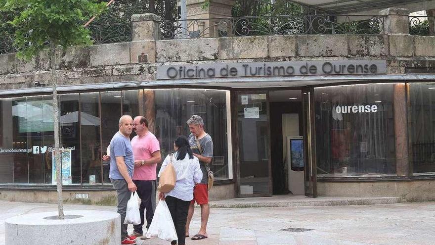 Dependencias de la oficina de Turismo del Concello bajo los jardines de Padre Feijóo. // Iñaki Osorio