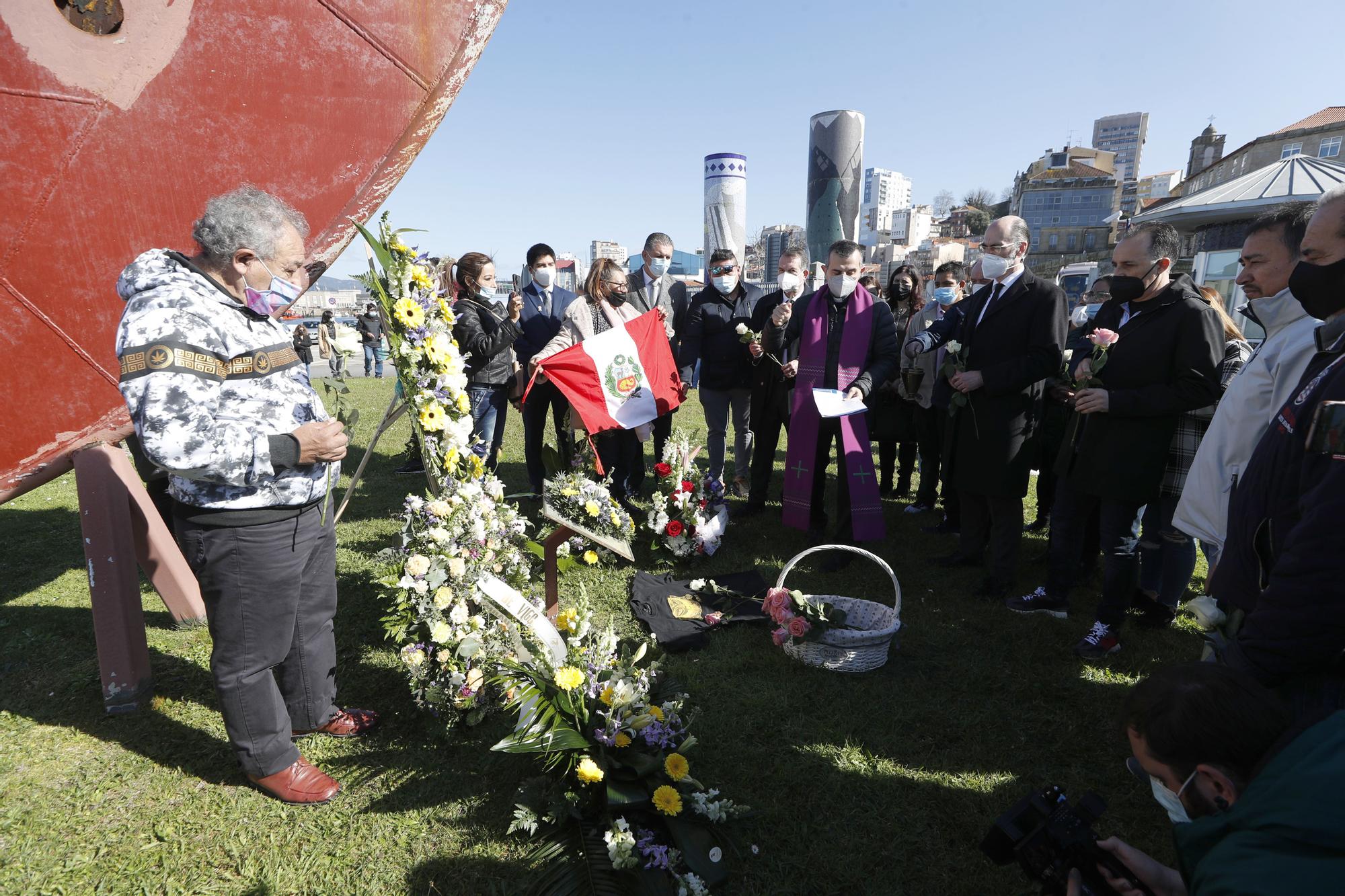 Homenaje alos fallecidos del Villa de Pitanxo