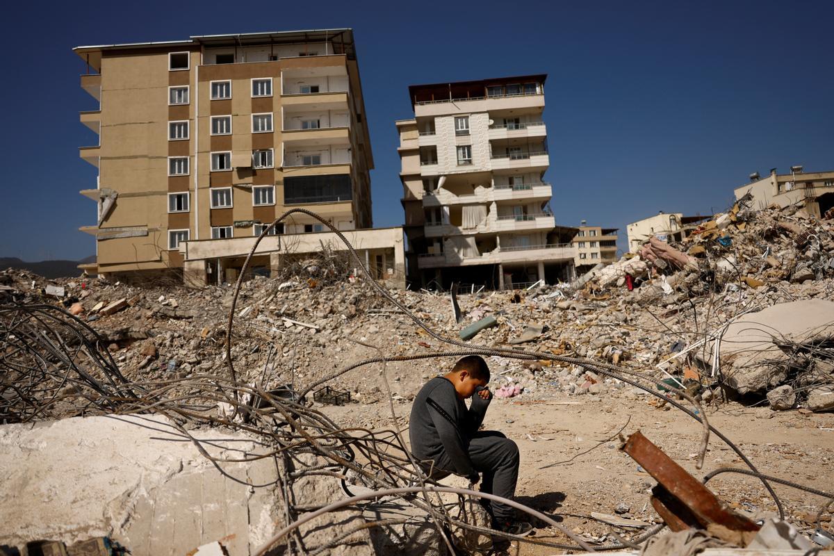 La mirada de la fotógrafa Susana Vera sobre las victimas del mortal terremoto en Turquía