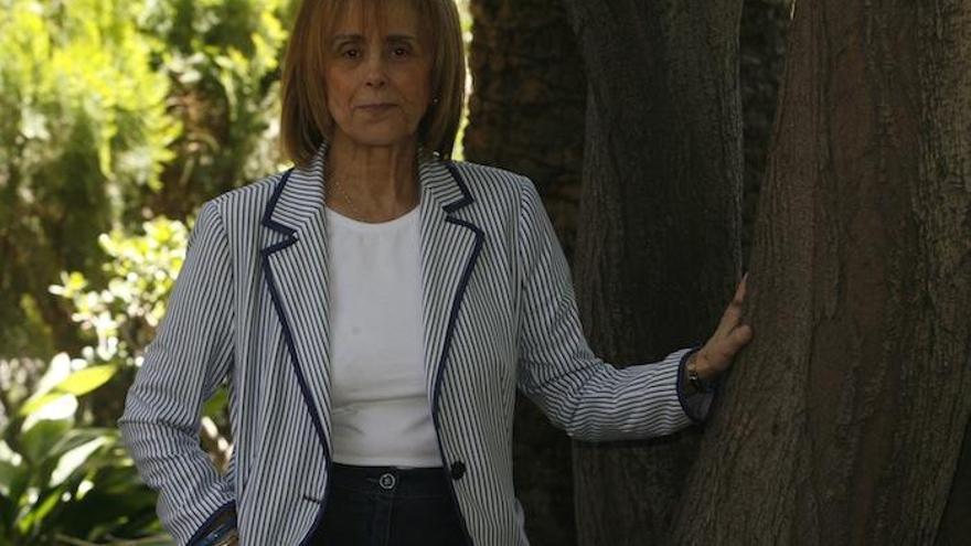 Araceli González estaba al frente del cementerio de San Miguel.