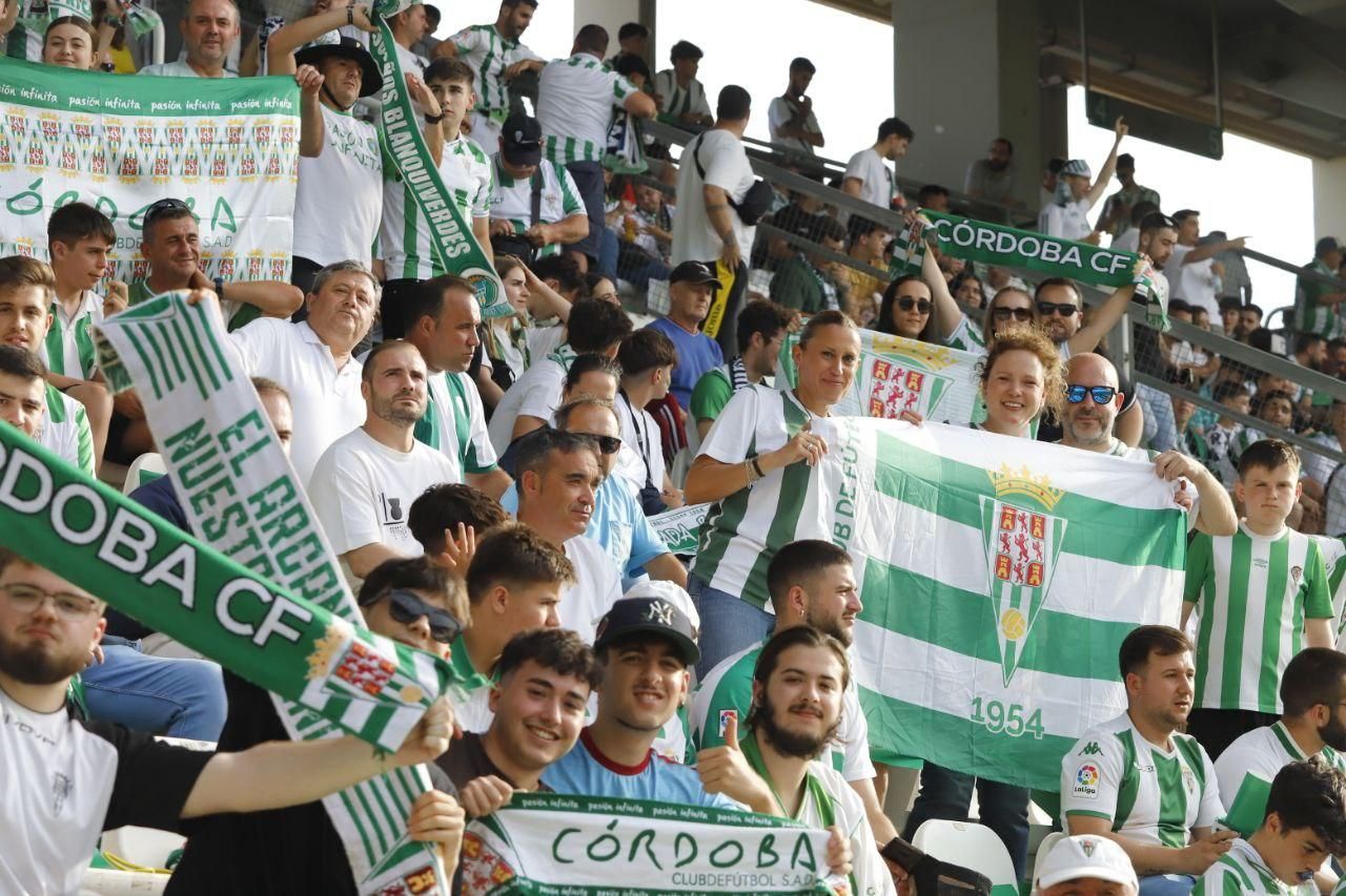 Córdoba CF-Ponferradina | Las imágenes de la afición blanquiverde en el play off de ascenso
