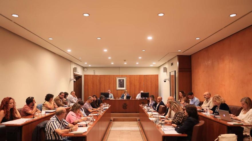 El PSOE se queda solo en el Pleno de Avilés y la oposición reprueba a la Alcaldesa por la crisis del agua