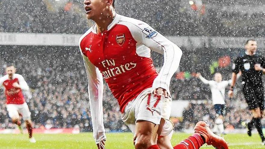 Alexis Sánchez celebra el gol de l&#039;empat de l&#039;Arsenal