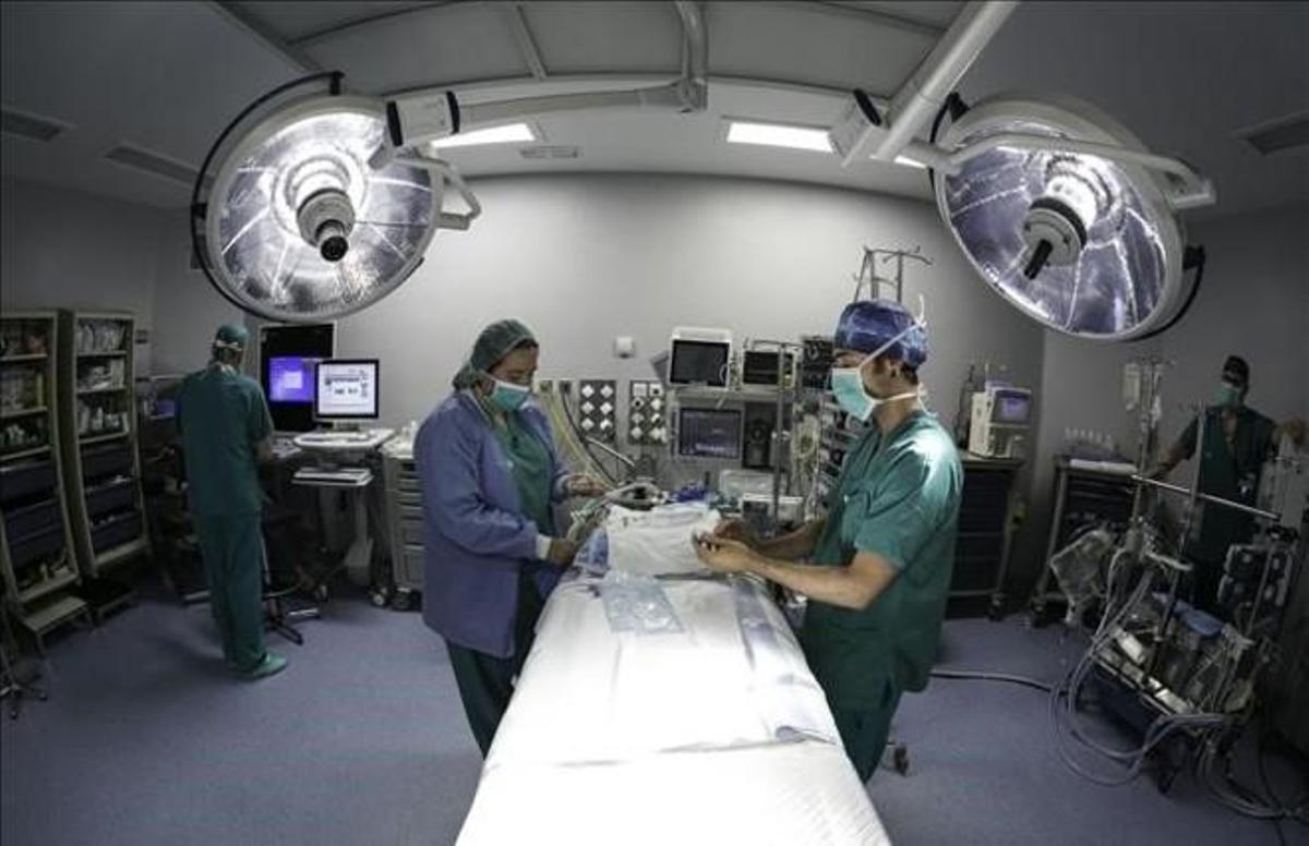 Primer bioimplante de células madre en el corazón de un paciente