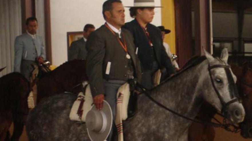 Tomás Rosa y María Dolores Ortiz tras recibir la plata.