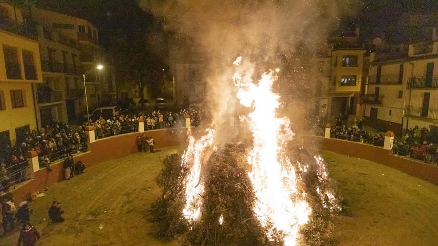 Macrogalería con las mejores imágenes de Sant Antoni del fin de semana en Castellón