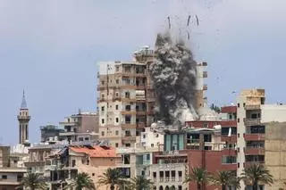 Israel escala sus ataques contra Tiro, la principal ciudad costera del sur del Líbano, y daña ruinas milenarias