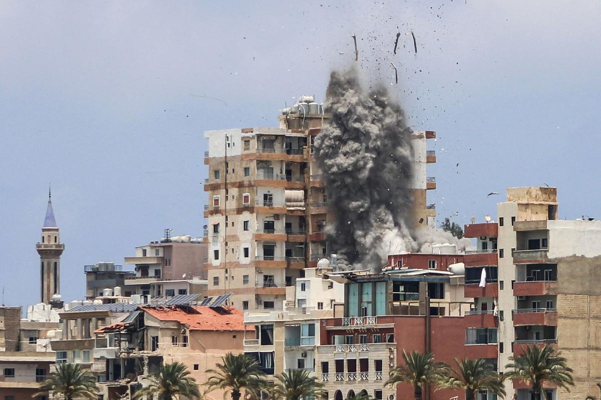 Israel escala els seus atacs contra Tiro, la principal ciutat costanera del sud del Líban, i danya ruïnes  mil·lenàries