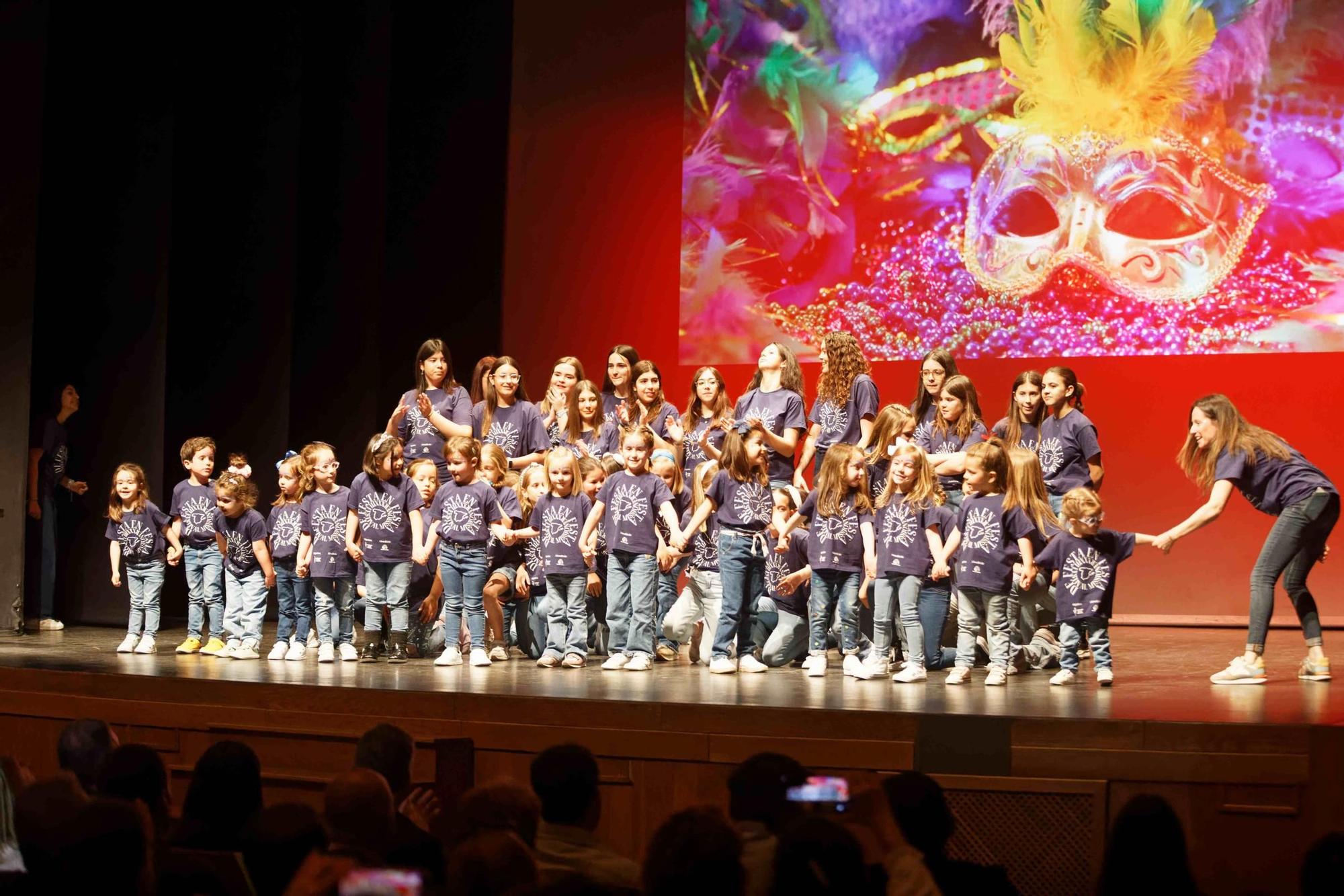 Las purisimeras dan vida al festival misionero en el Auditori Municipal Músic Rafael Beltrán Moner de Vila-real