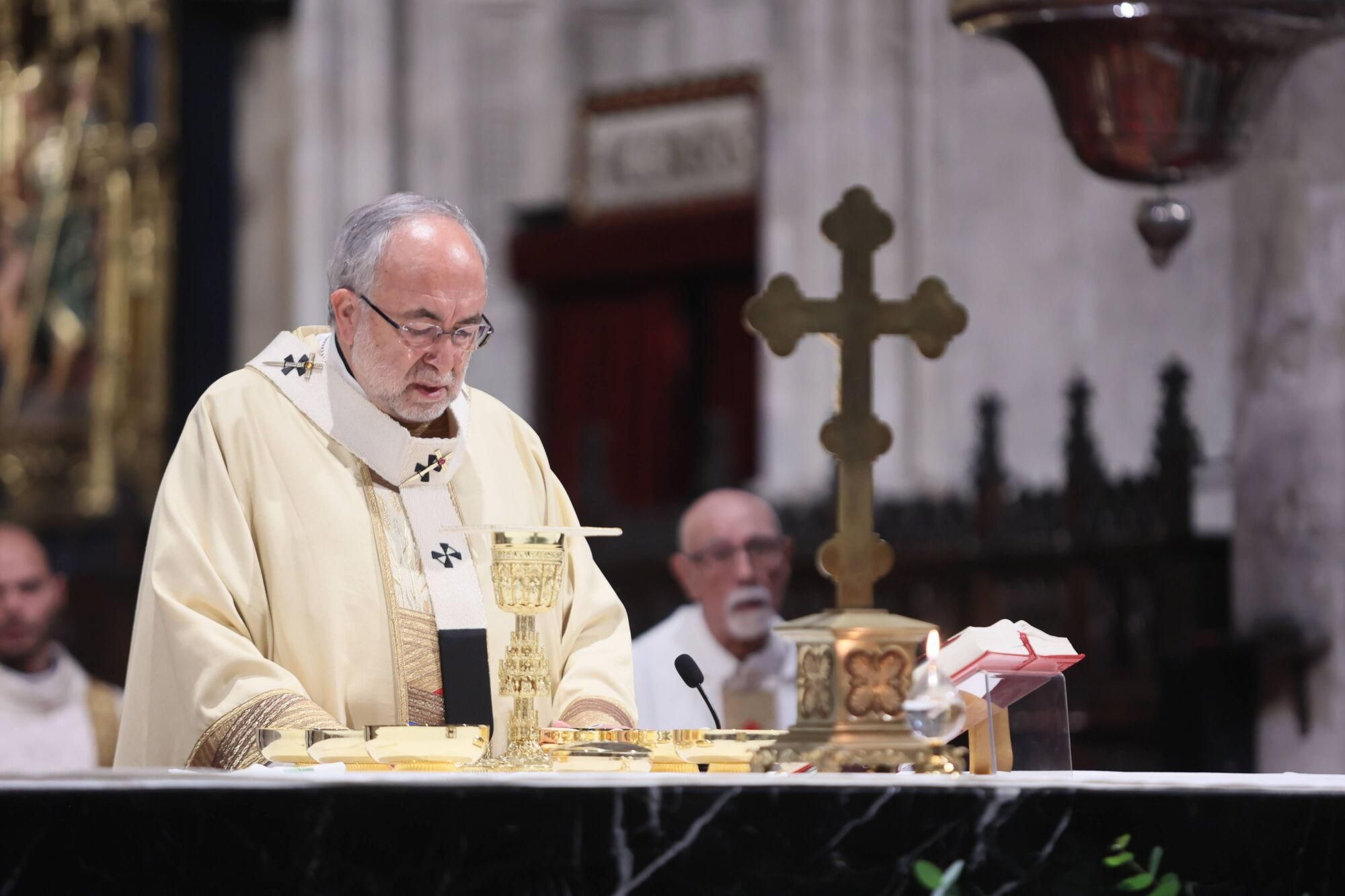 Así fue la misa del Corpus Christi en la catedral de Oviedo.