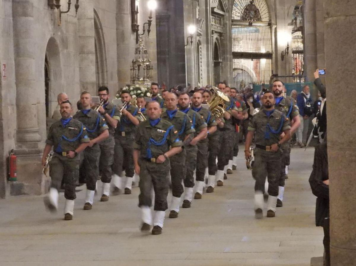 Brigada VII durante el desfile en la catedral. |   // F.CASANOVA