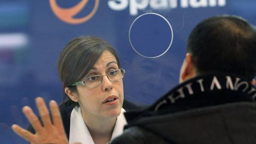 Spanair ingresa a cada trabajador mil euros por la nómina de enero