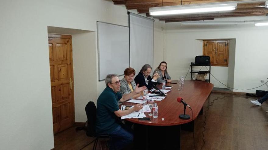 Los intervinientes en la charla de la Casa de la Buelga.