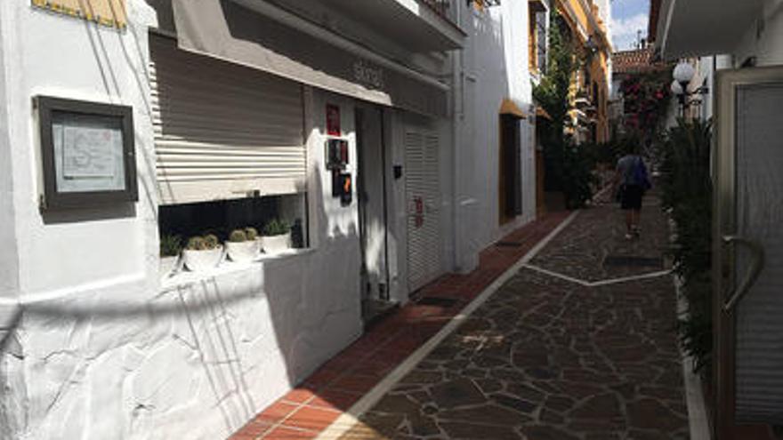 Imagen de la calle Rafina donde convergen la hermandad y el restaurante.