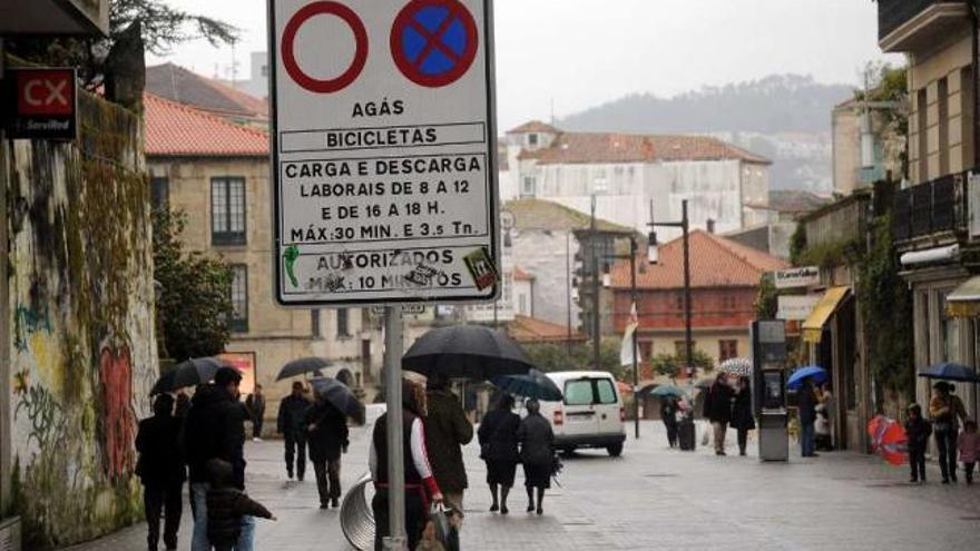 Una de las señales de tráfico de las calles de Pontevedra.  // R. Vázquez