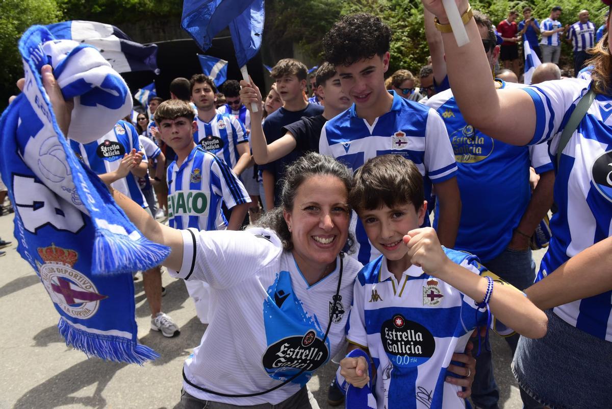 Así fue la salida del Deportivo camino de Valladolid con sus aficionados despidiéndole
