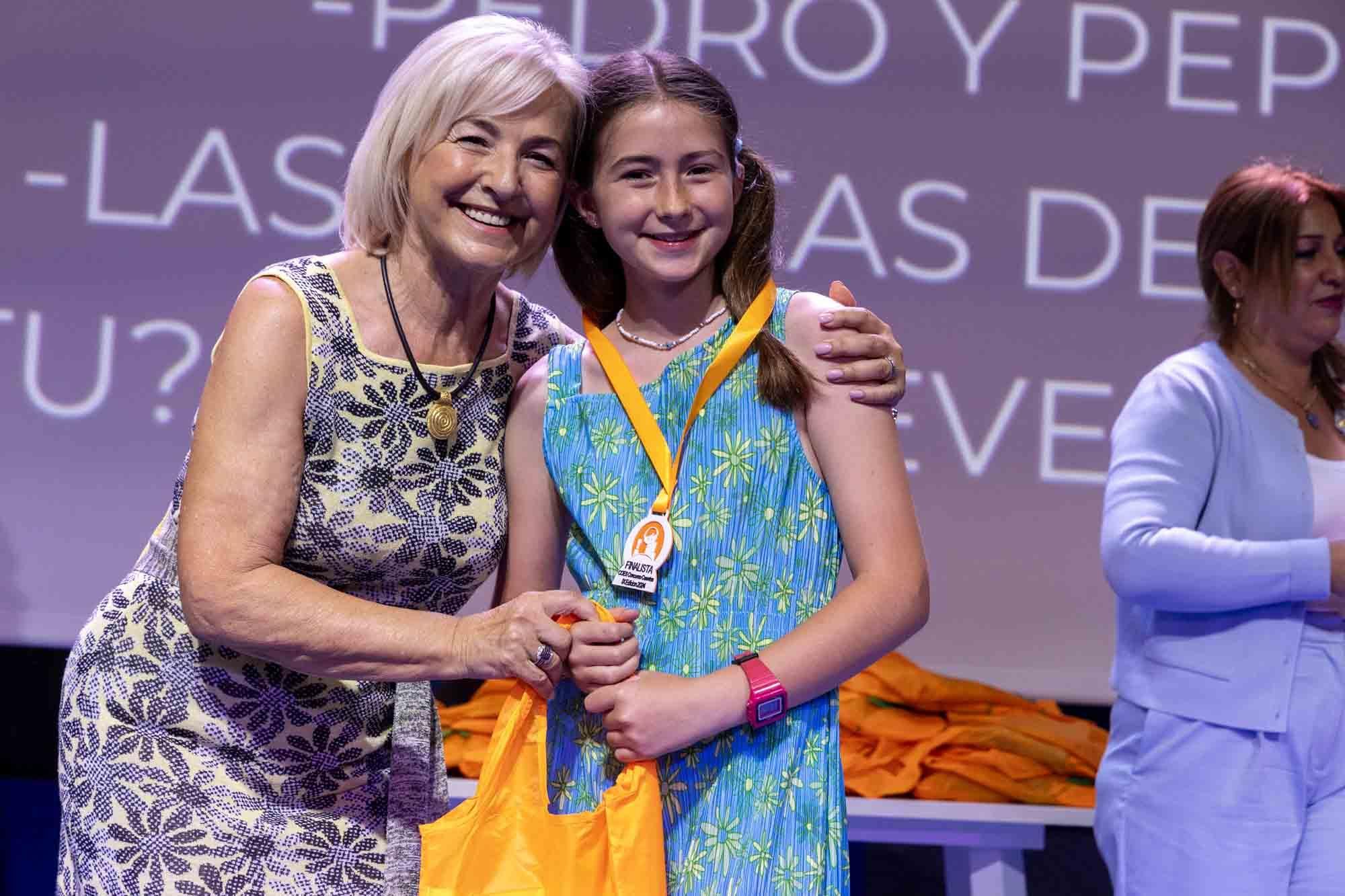 Entrega de premios del concurso infantil de relatos cortos "Cuéntame un cuento para comer" en el Club INFORMACIÓN organizado por COES