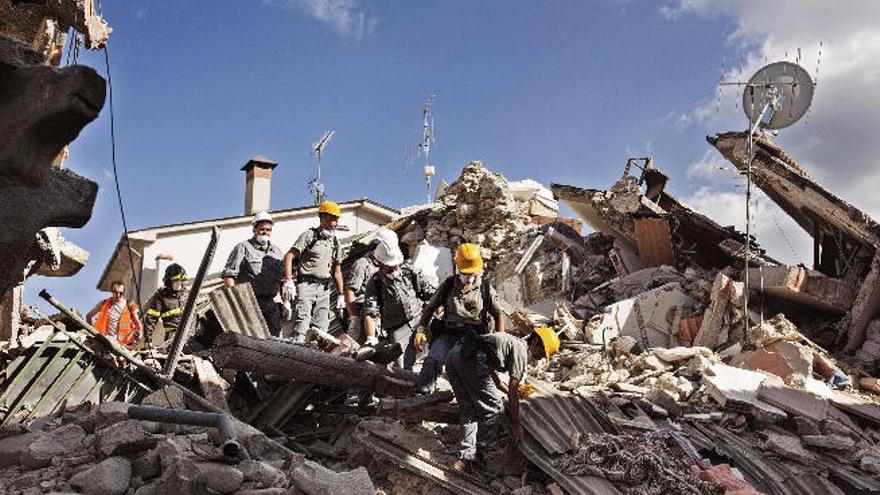 La tierra sigue temblando en Italia donde los muertos ascienden ya a 278