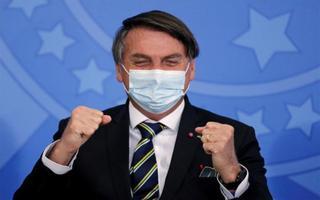 Bolsonaro asegura que quien tiene buena salud no debe preocuparse por la COVID-19