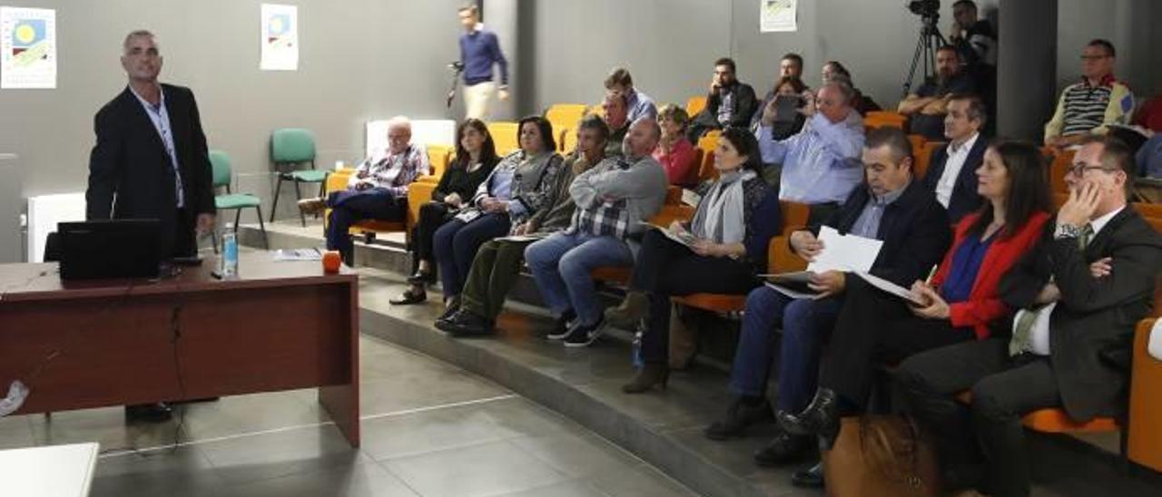 José Antonio Rico, ayer, en la sesión inaugural de la jornada organizada por el CAECV y Fruit Logística en Carlet.