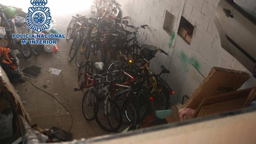 Detenido tras robar 48 bicicletas y 54 cascos