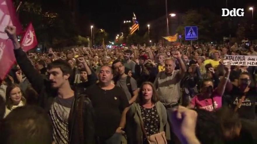 1.500 persones es manifesten a Girona per exigir la llibertat dels CDR i la mobilització acaba amb tensió amb els Mossos