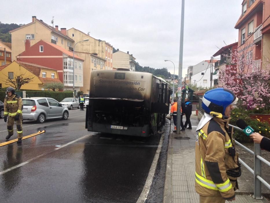 Incendio de un Vitrasa en Chapela