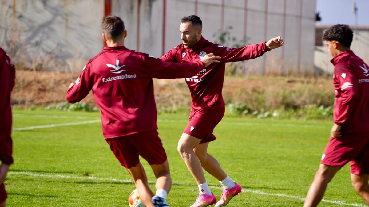 Frodo durante el último entrenamiento del Extremadura.