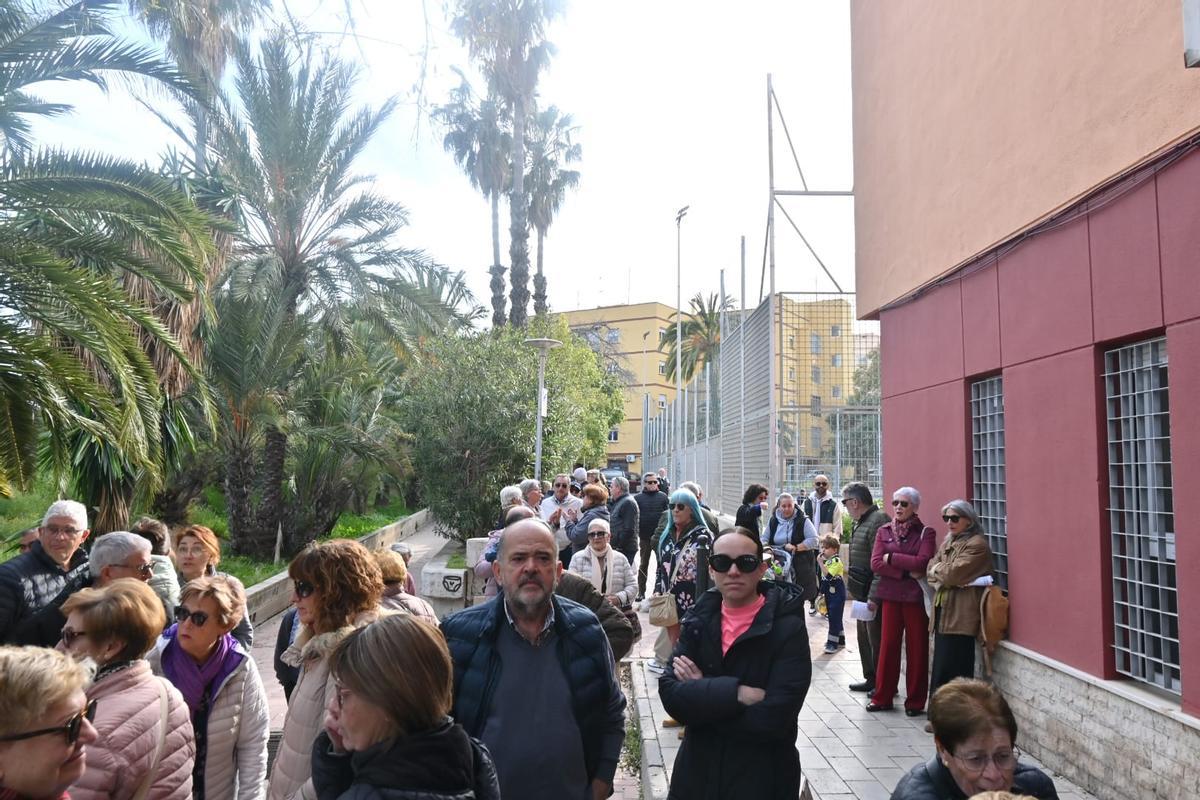 Los vecinos de San Gabriel piden de nuevo un quinto médico para el barrio