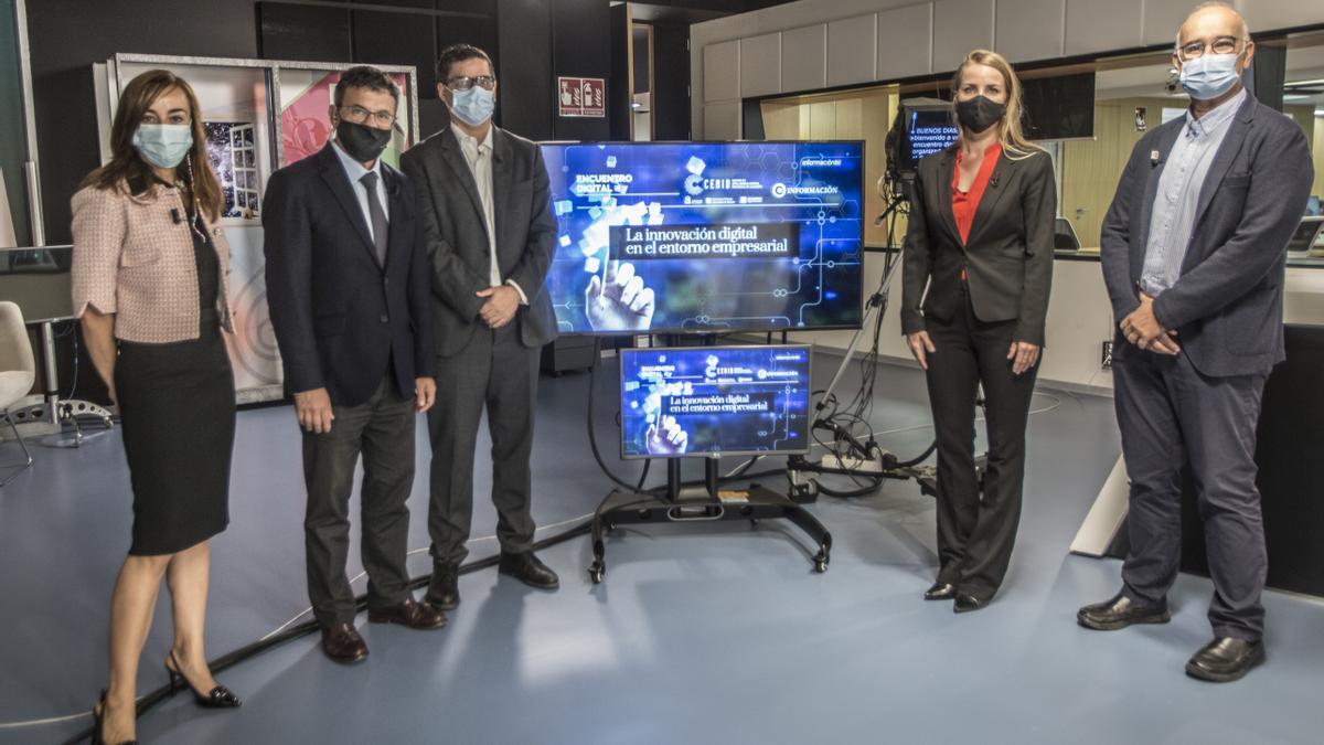 De izquierda a derecha: Celia Sánchez, Toni Cabot, Antonio Sánchez, Olga Francés y Rafael Muñoz.