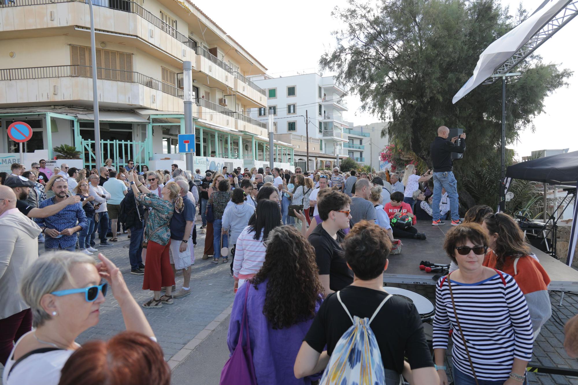 Manifestación para salvar el Bungalow: "La historia no se toca"